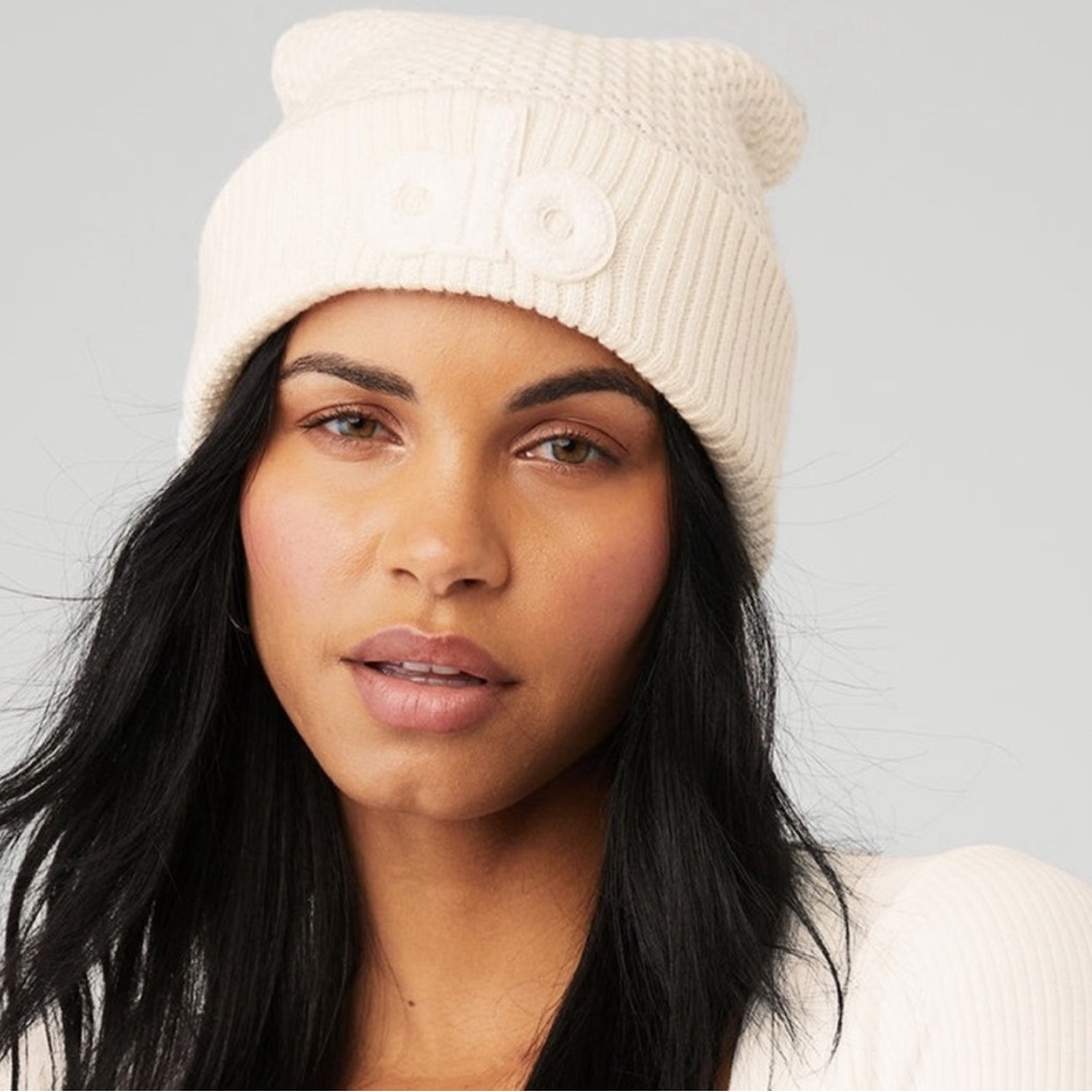 Like New! Alo Yoga Cool Skies Beanie